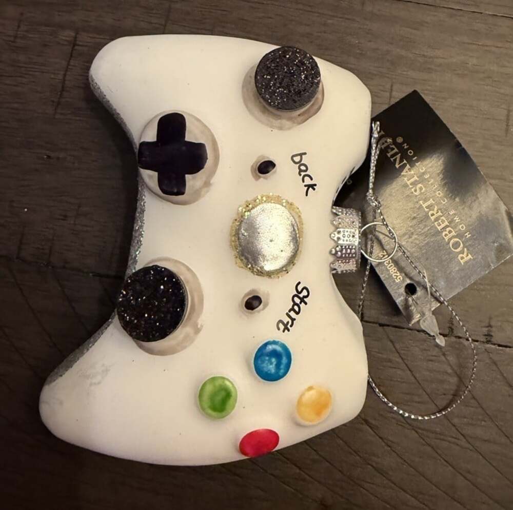 Robert Stanley Xbox Video Game Controller Ornament White Blown Glass 4 inch